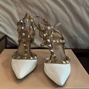 BCBGgeneration White Darron Pump